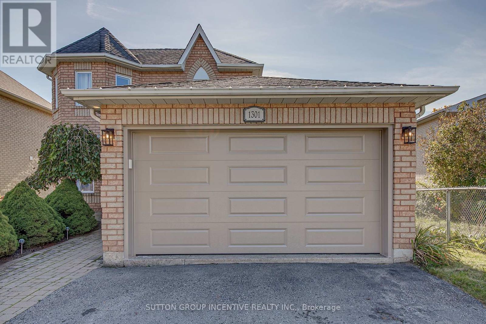 Photo 2 of 1301 Forest Street, Innisfil ON
