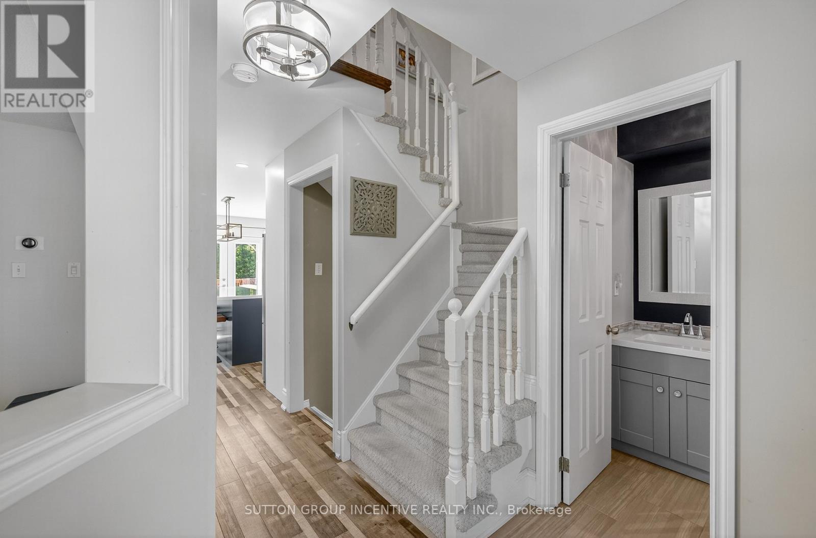 Photo 5 of 1301 Forest Street, Innisfil ON