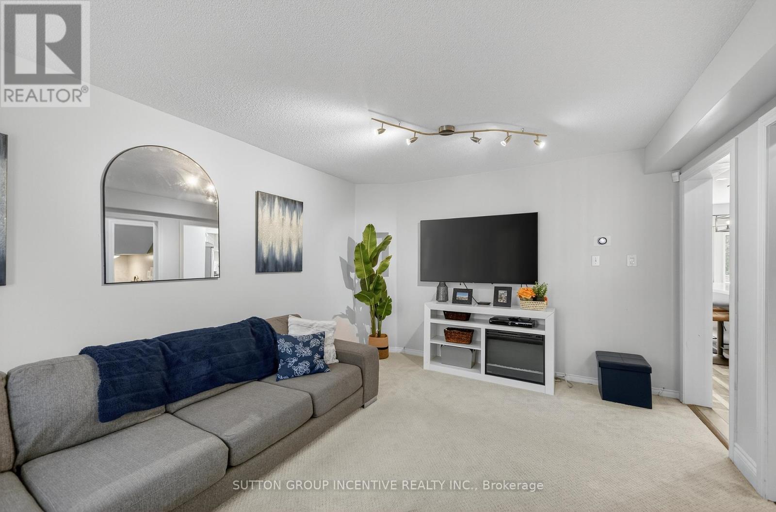 Photo 7 of 1301 Forest Street, Innisfil ON