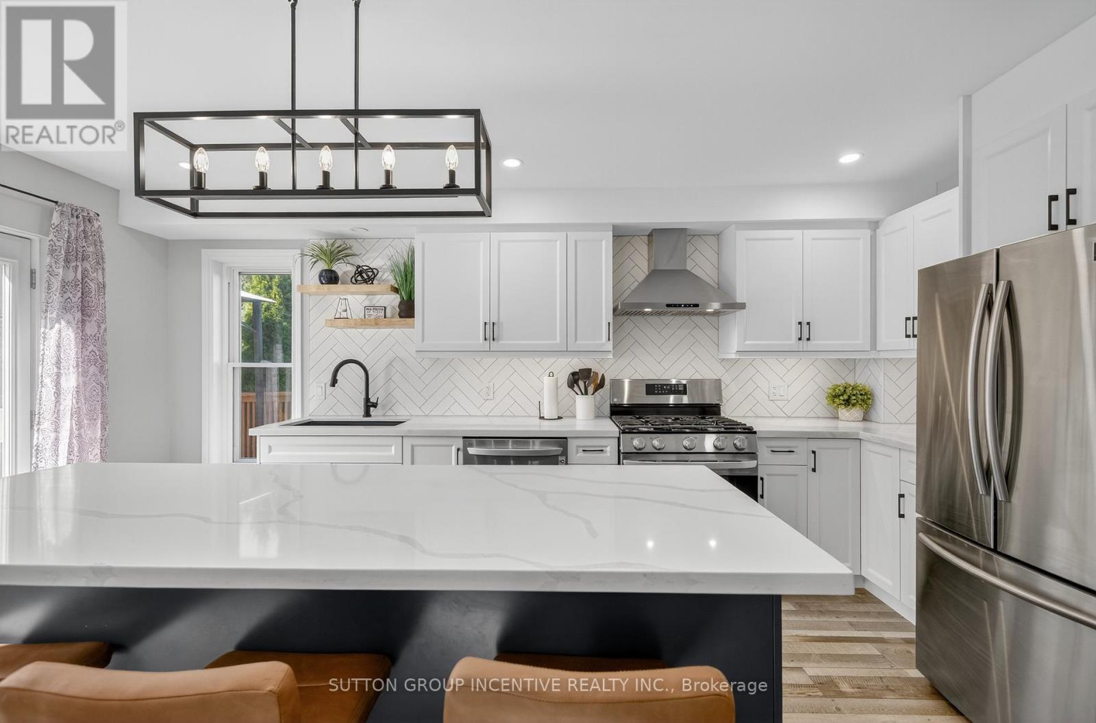 Photo 9 of 1301 Forest Street, Innisfil ON