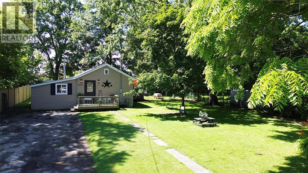 Photo 1 of 4361 Fifth Street, Petrolia ON