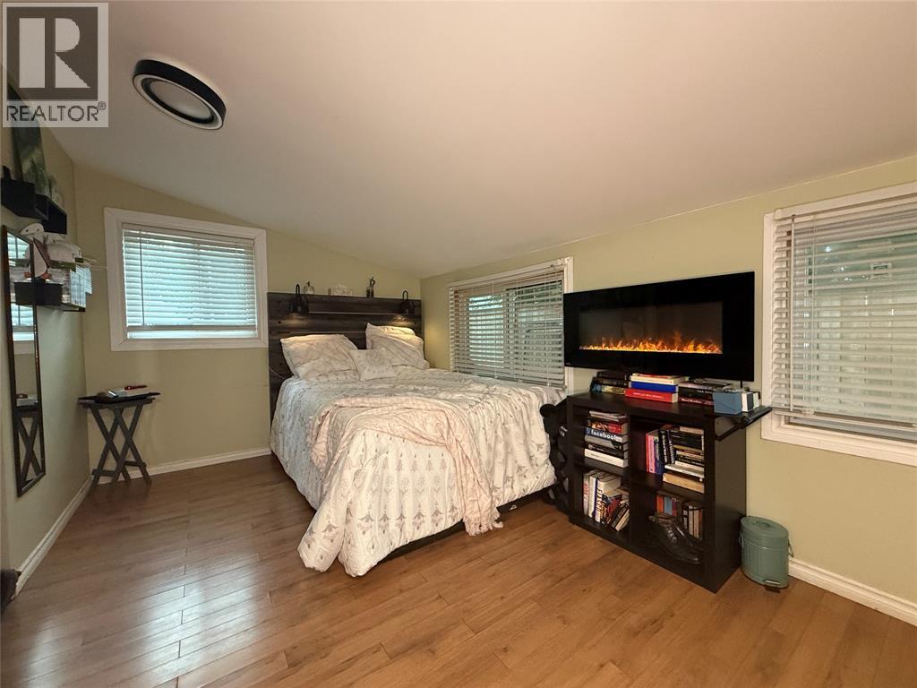 Photo 10 of 4361 Fifth Street, Petrolia ON