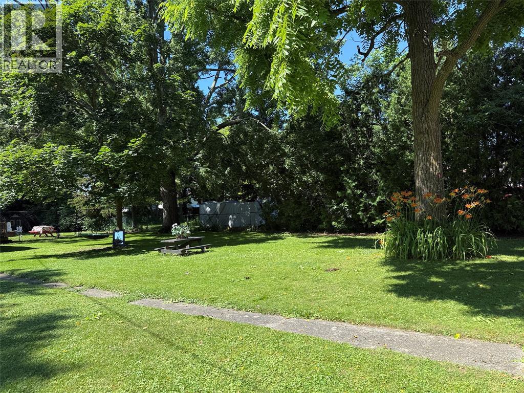 Photo 15 of 4361 Fifth Street, Petrolia ON