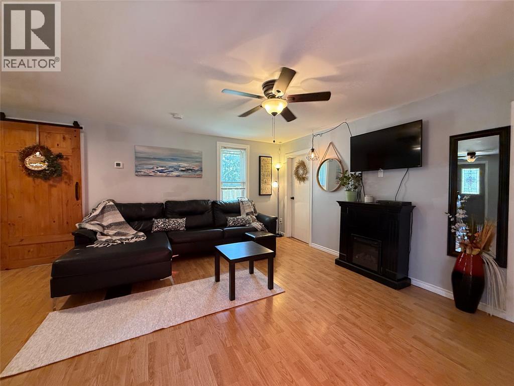 Photo 2 of 4361 Fifth Street, Petrolia ON