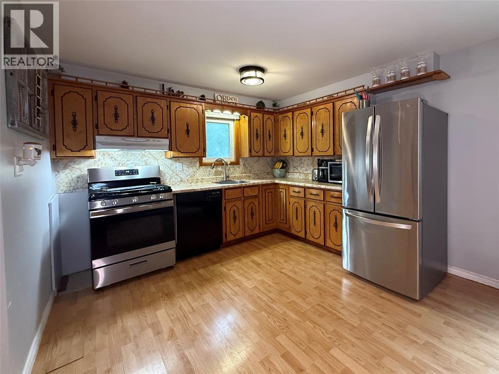 Photo 3 of 4361 Fifth Street, Petrolia ON