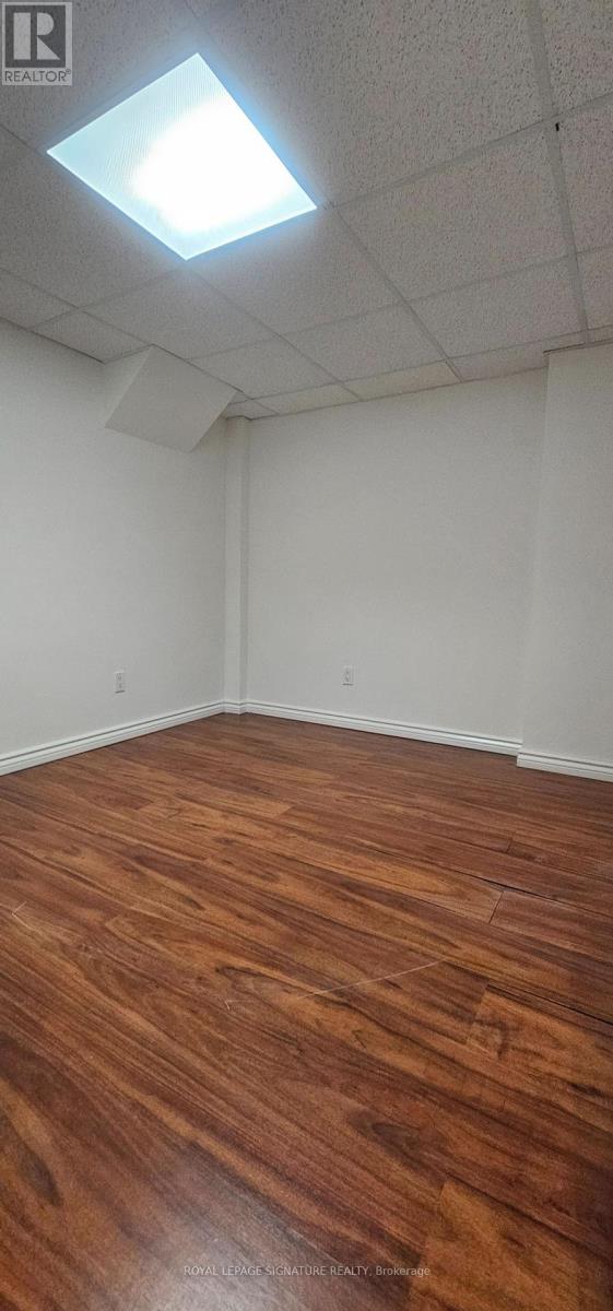 Photo 34 of 31 1633 Northmount Avenue W, Mississauga ON