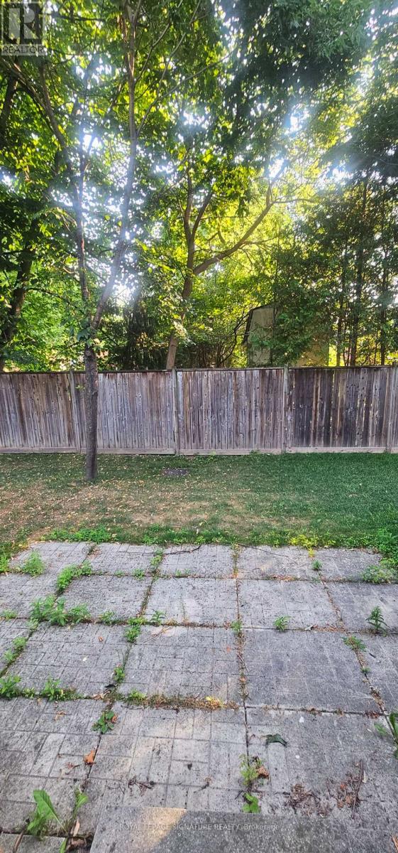 Photo 20 of 31 1633 Northmount Avenue W, Mississauga ON