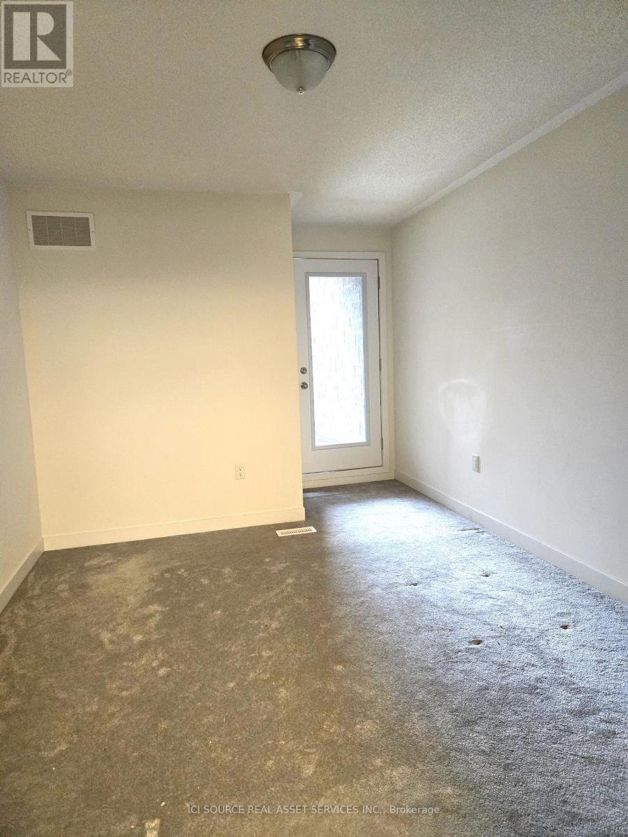 Photo 3 of 1554 Hilson Heights, Milton ON