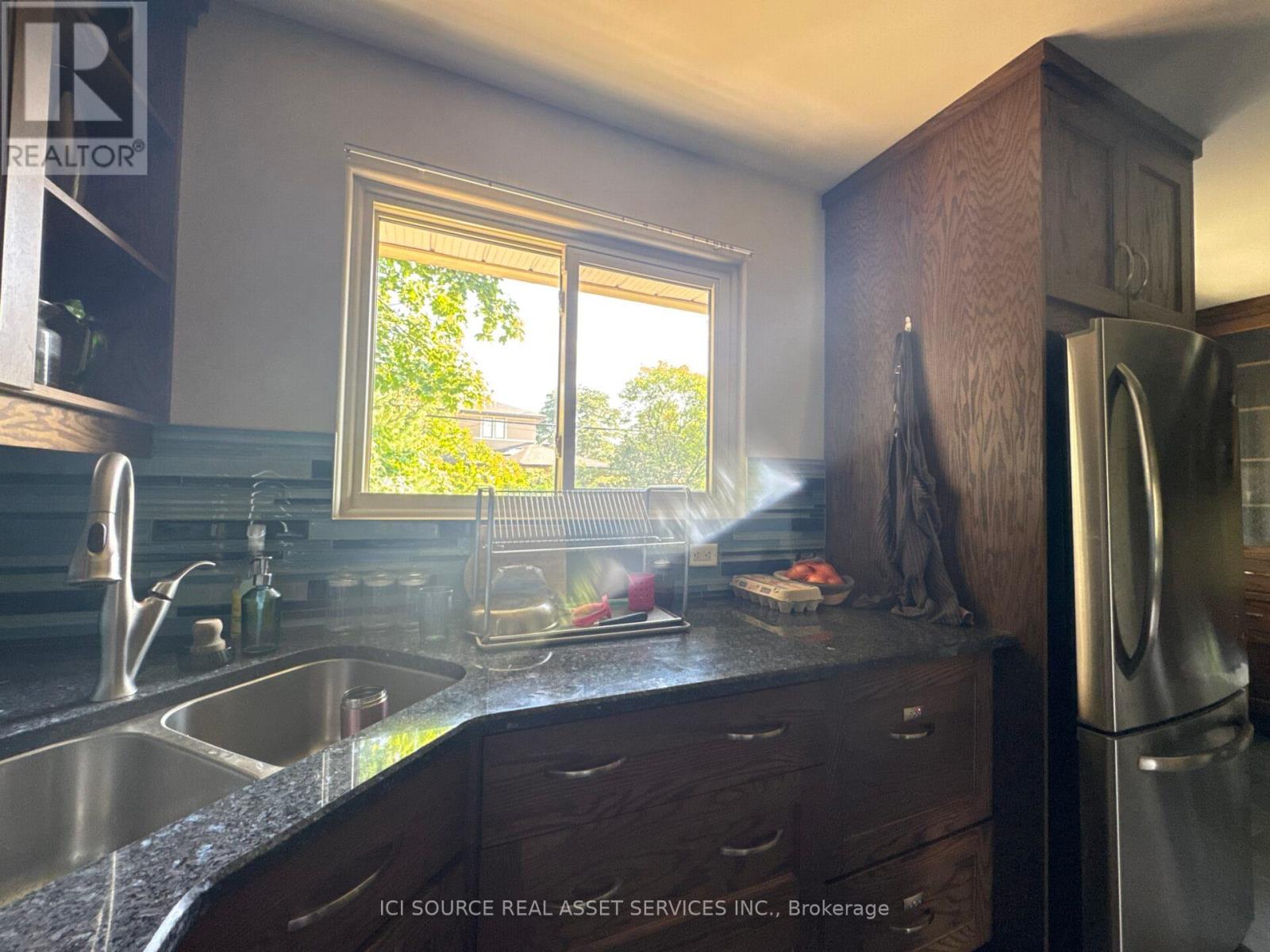 Photo 18 of 710 Sherbourne Road, Ottawa ON