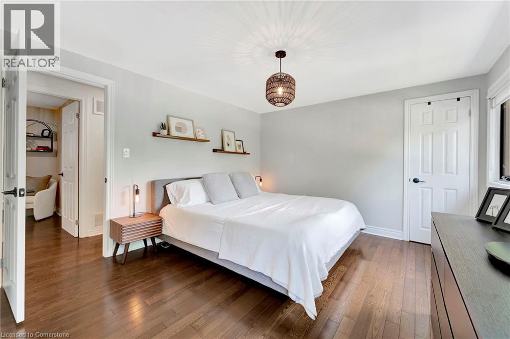 Photo 12 of 1349 Oxford Avenue, Oakville ON