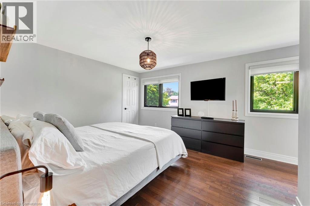 Photo 13 of 1349 Oxford Avenue, Oakville ON