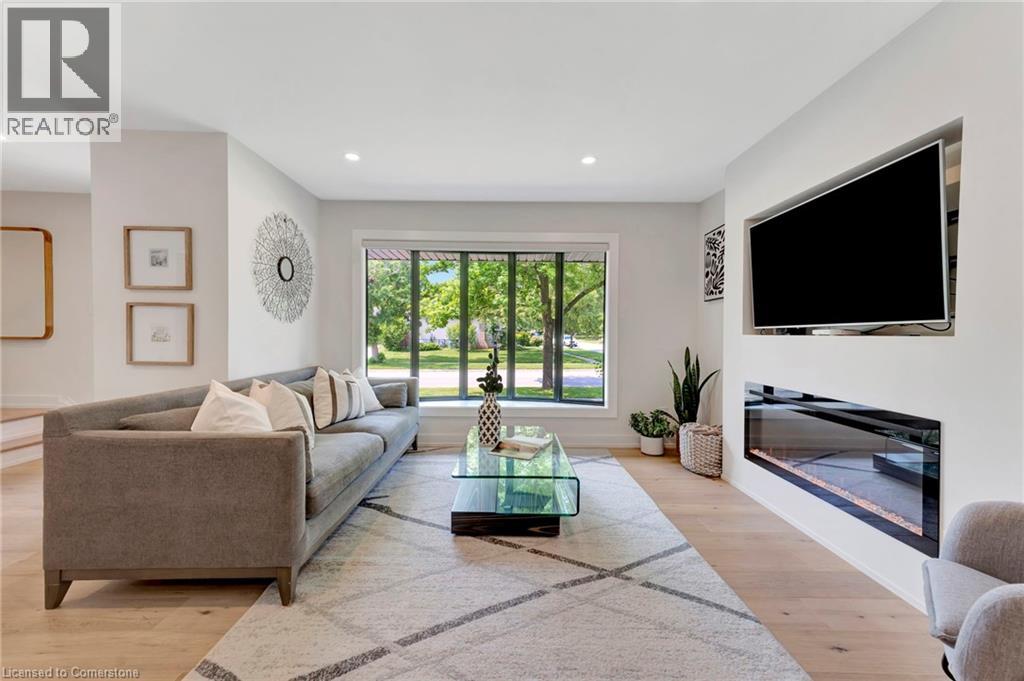 Photo 6 of 1349 Oxford Avenue, Oakville ON
