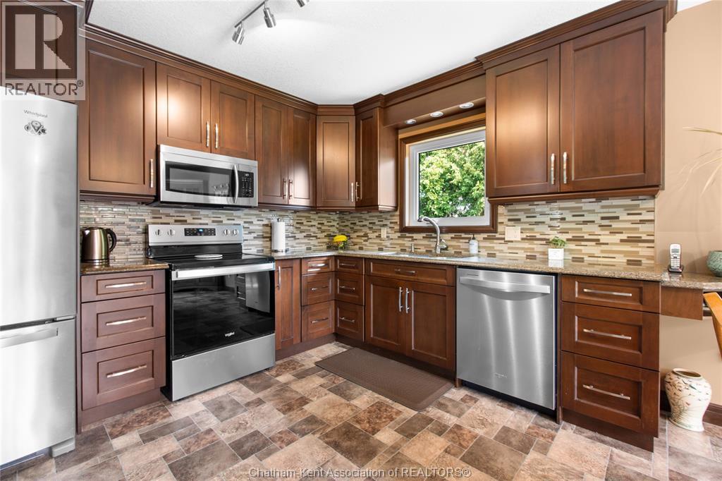 Photo 10 of 20 Dejonge Place, Chatham ON