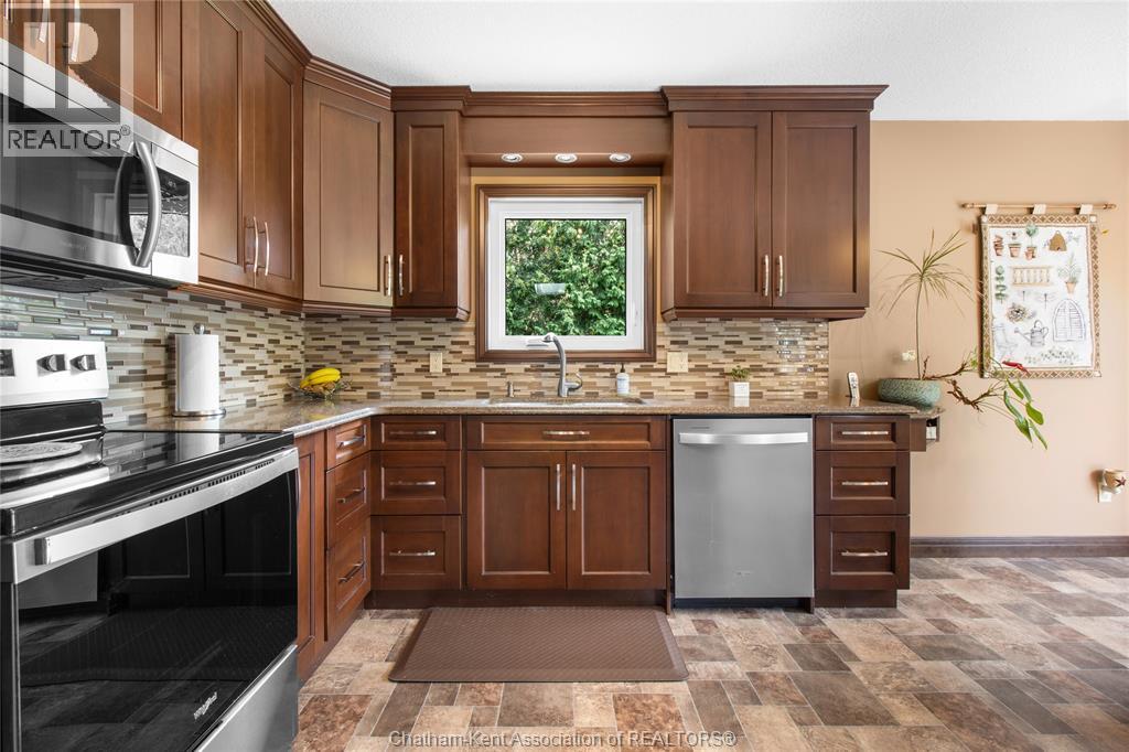 Photo 11 of 20 Dejonge Place, Chatham ON