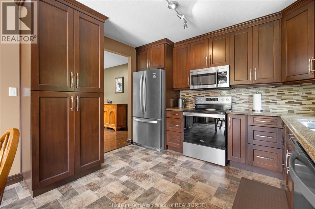 Photo 13 of 20 Dejonge Place, Chatham ON