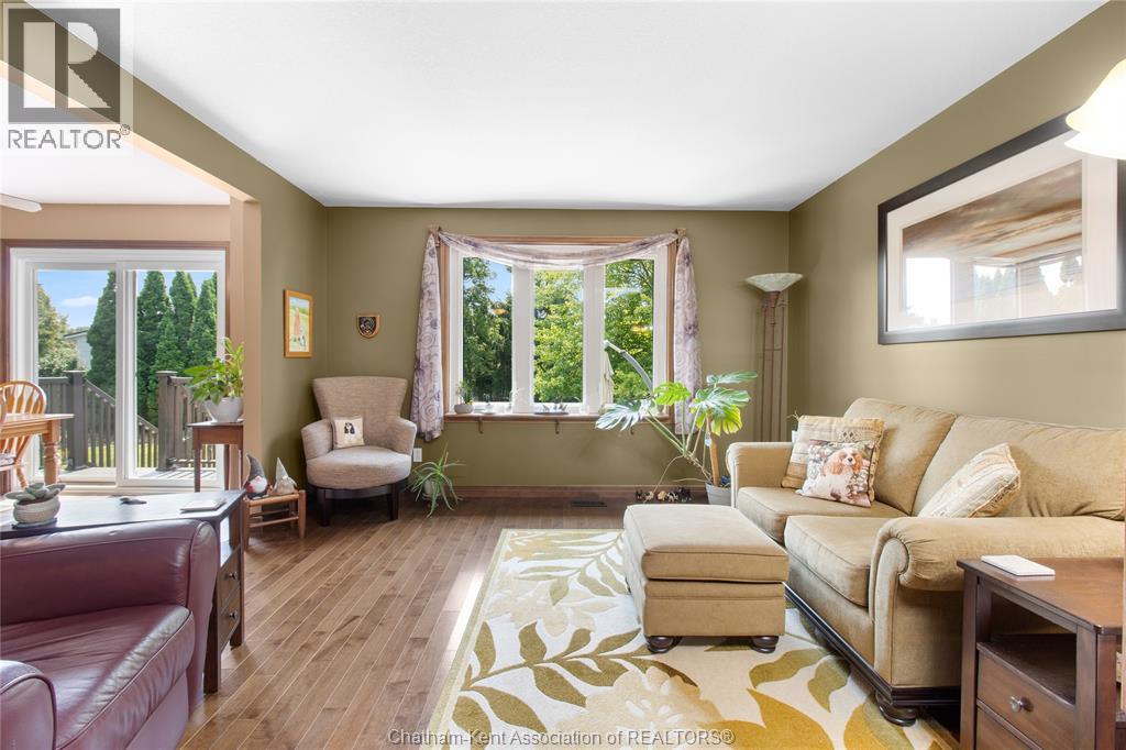 Photo 6 of 20 Dejonge Place, Chatham ON