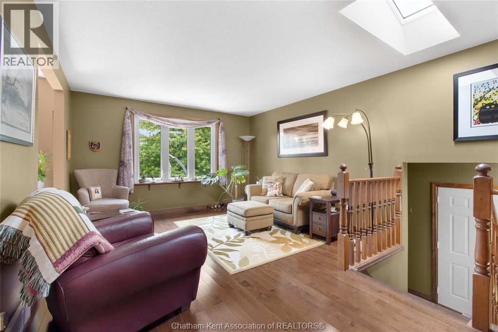 Photo 7 of 20 Dejonge Place, Chatham ON