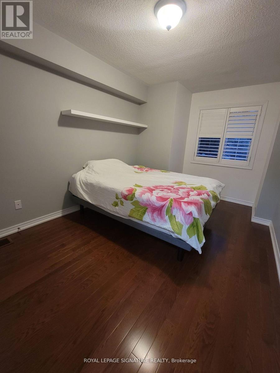 Photo 21 of 31 1633 Northmount Avenue W, Mississauga ON