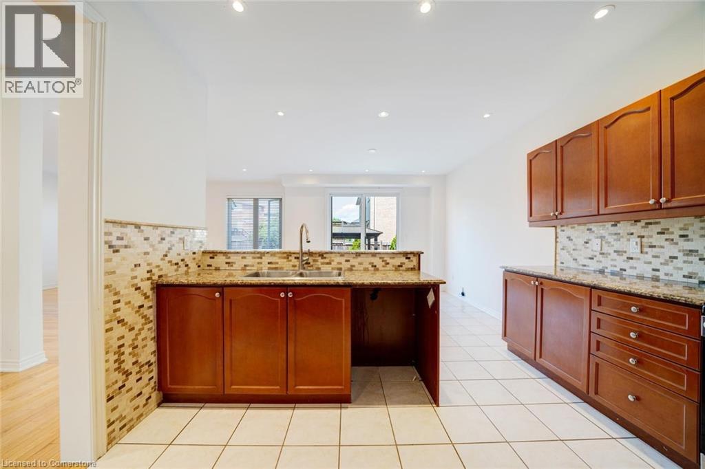 Photo 7 of 6 Weekes Avenue, Richmond Hill ON