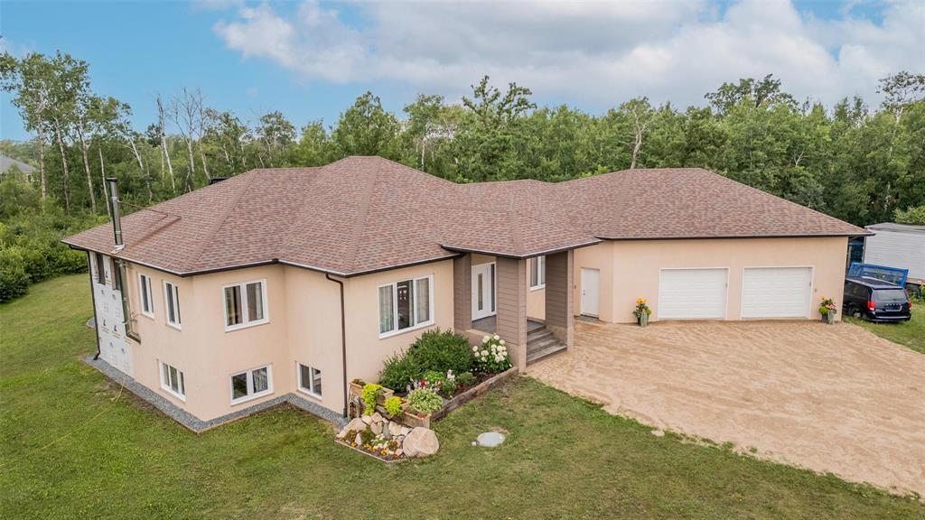 Photo 2 of 40 Quarry Ridge, Steinbach MB