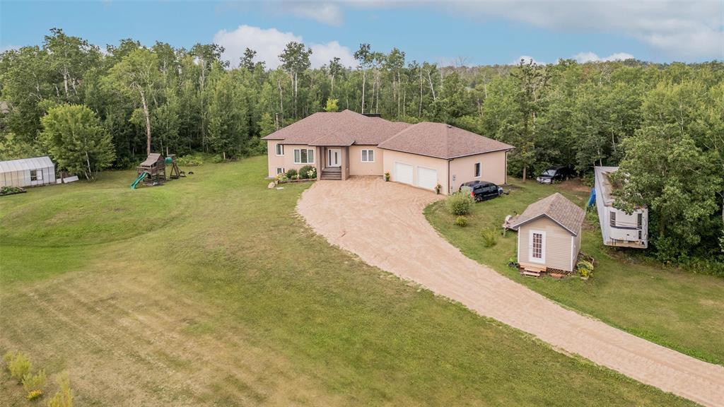Photo 32 of 40 Quarry Ridge, Steinbach MB