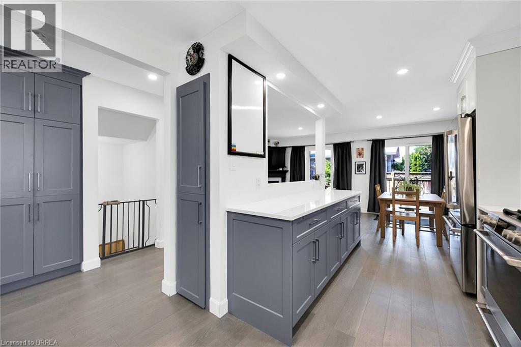 Photo 12 of 69 Garden Crescent, Paris ON