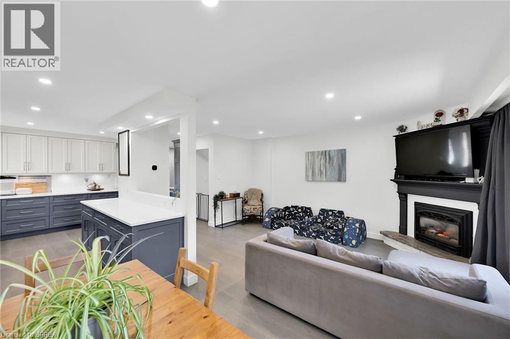 Photo 2 of 69 Garden Crescent, Paris ON