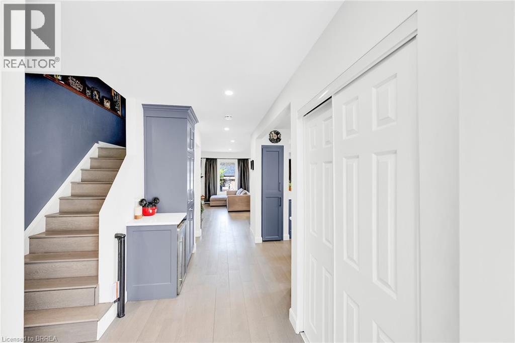 Photo 34 of 69 Garden Crescent, Paris ON
