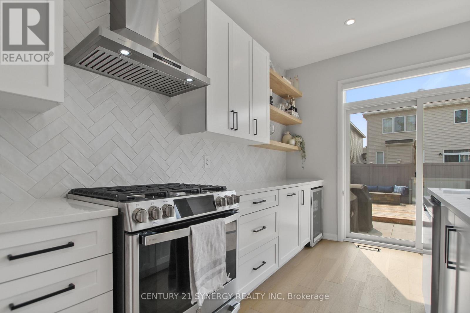 Photo 10 of 2104 Caltra Crescent, Ottawa ON