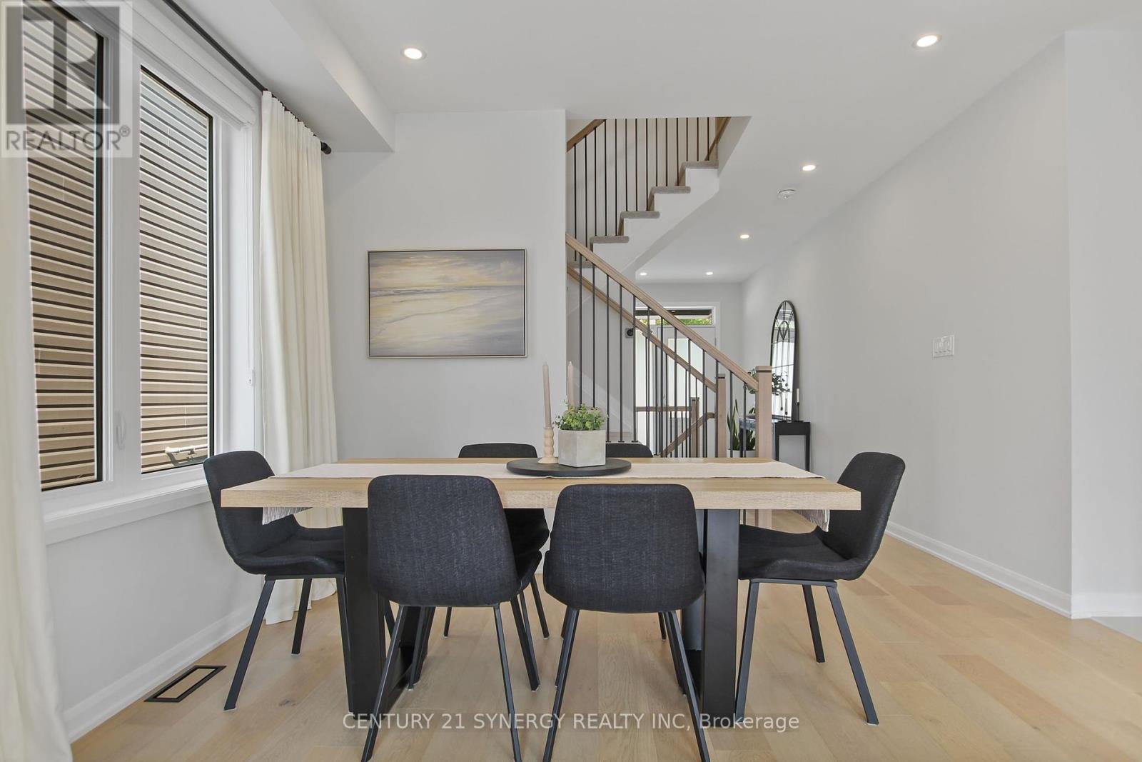 Photo 4 of 2104 Caltra Crescent, Ottawa ON