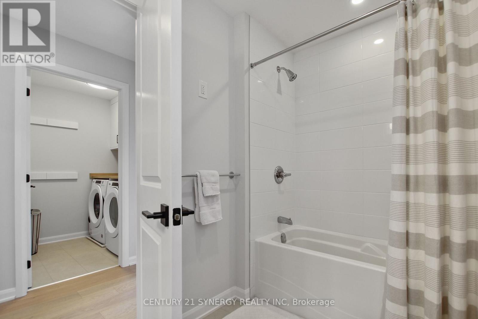 Photo 11 of 2104 Caltra Crescent, Ottawa ON