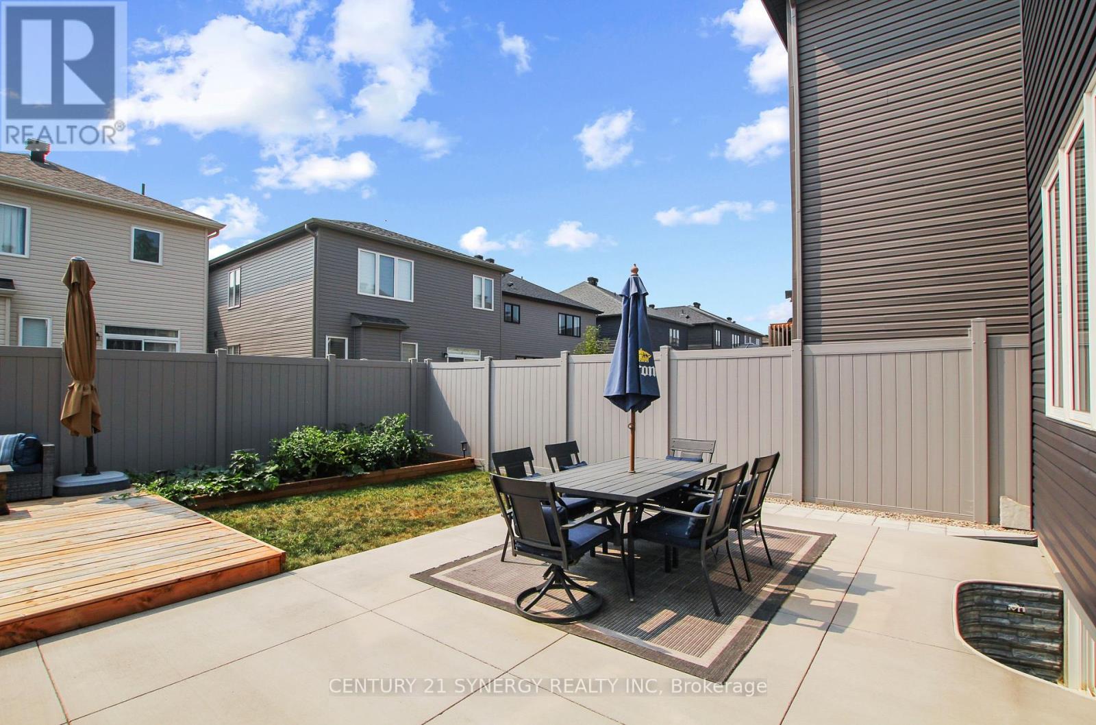Photo 2 of 2104 Caltra Crescent, Ottawa ON