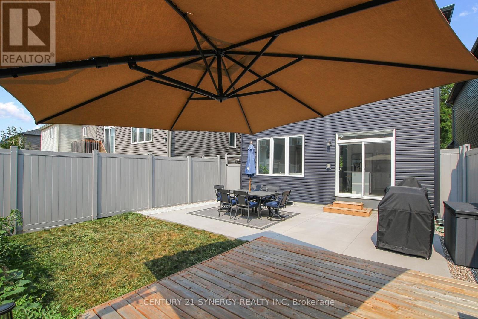 Photo 8 of 2104 Caltra Crescent, Ottawa ON