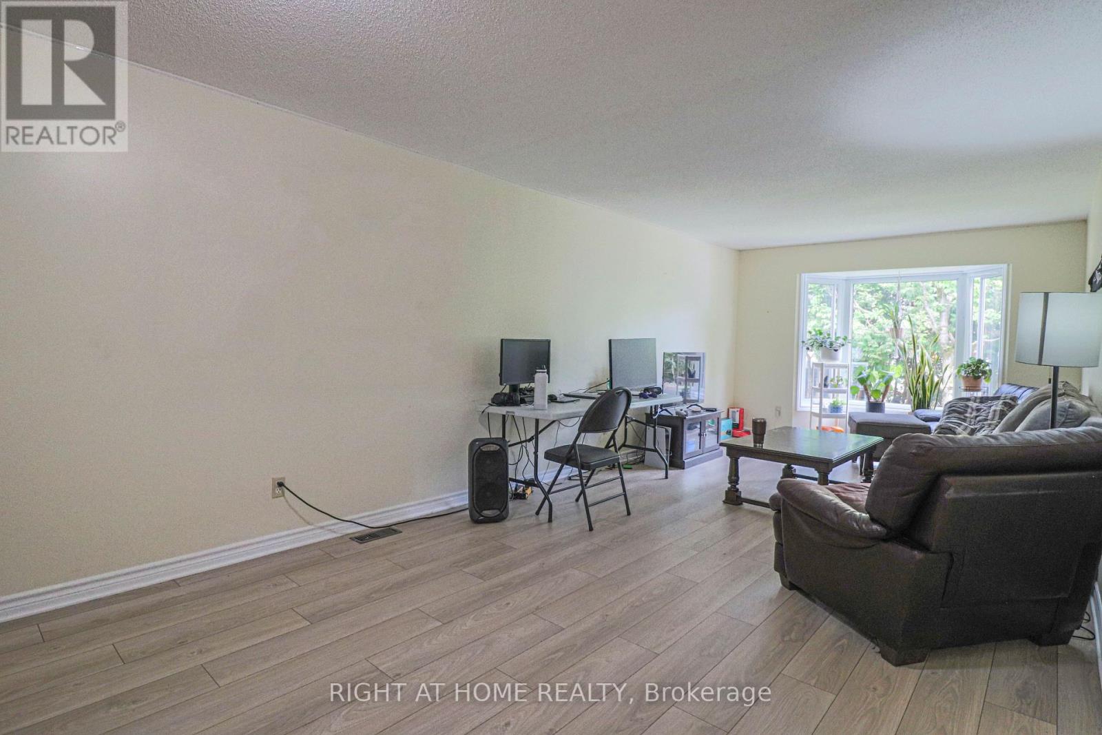 Photo 10 of 50 Fireside Crescent, Ottawa ON