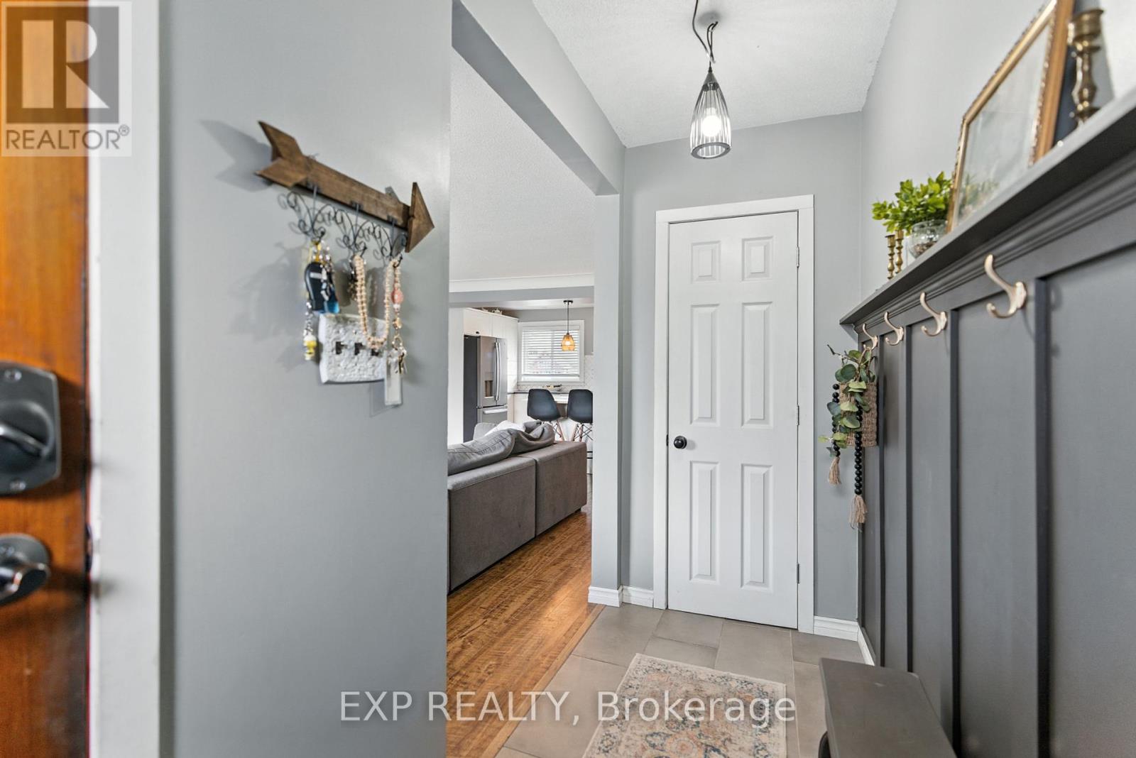 Photo 5 of 319 Highland Avenue, Fort Erie ON
