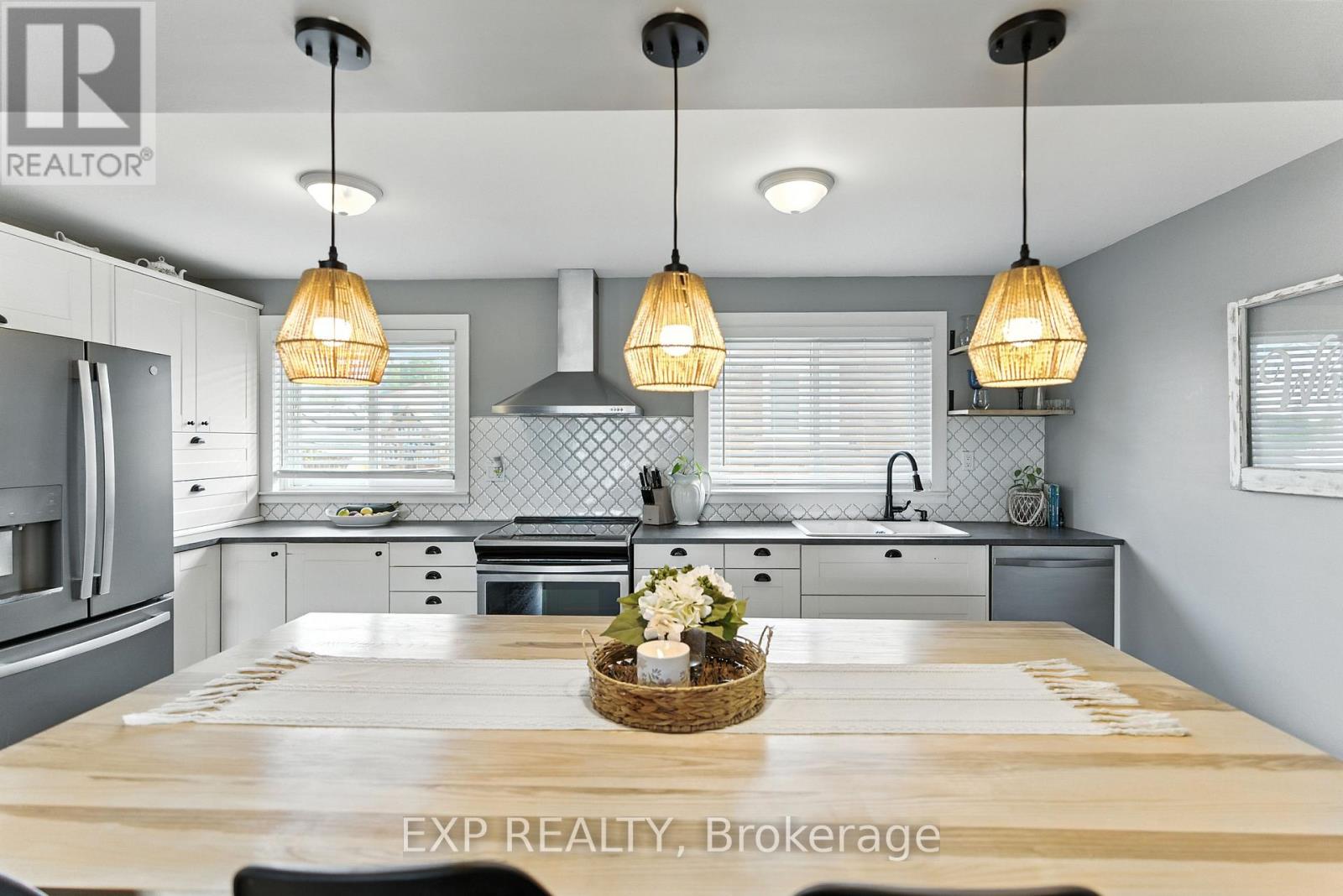 Photo 9 of 319 Highland Avenue, Fort Erie ON