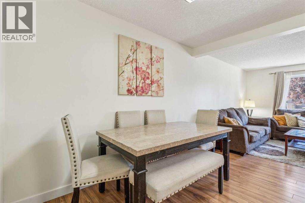 Photo 10 of 130 3809 45 Street Sw, Calgary AB