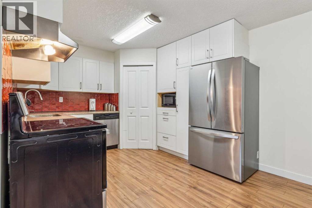 Photo 14 of 130 3809 45 Street Sw, Calgary AB