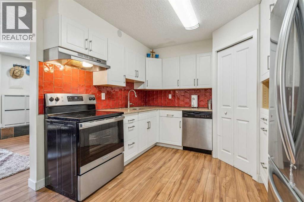 Photo 5 of 130 3809 45 Street Sw, Calgary AB