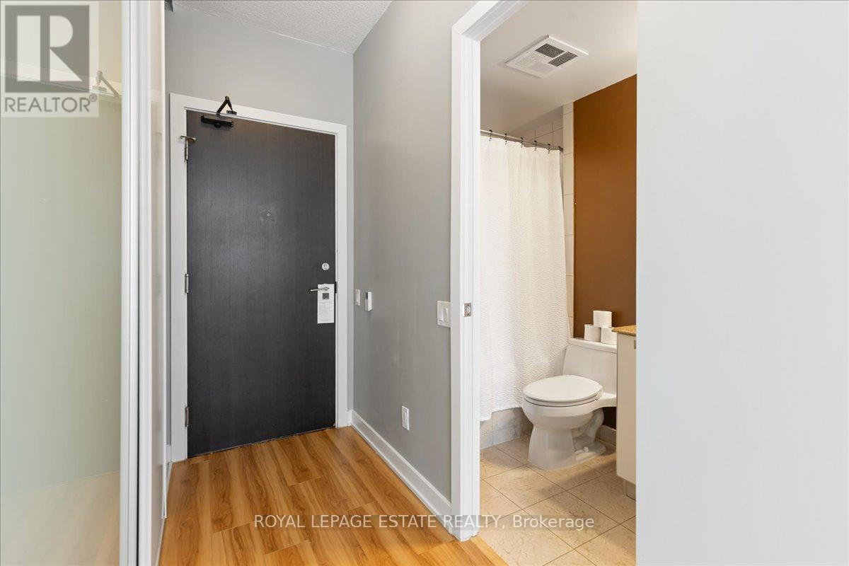 Photo 11 of 811 33 Charles Street E, Toronto ON
