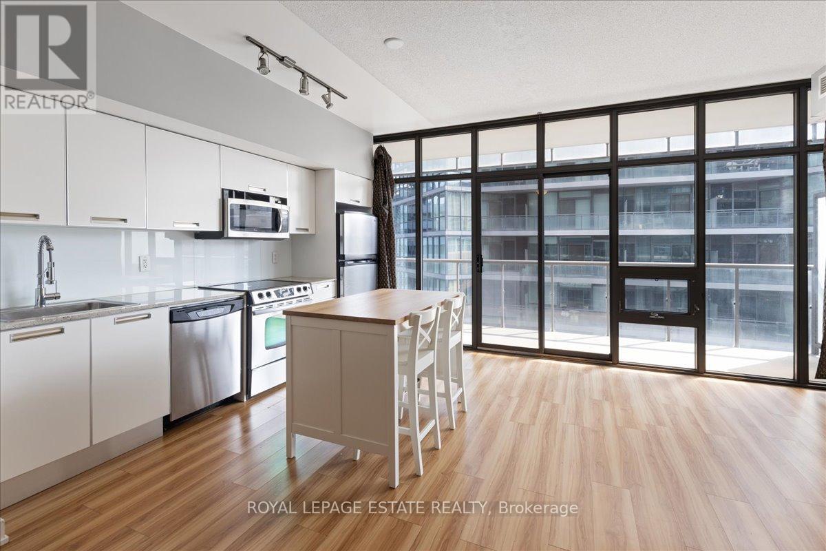 Photo 3 of 811 33 Charles Street E, Toronto ON