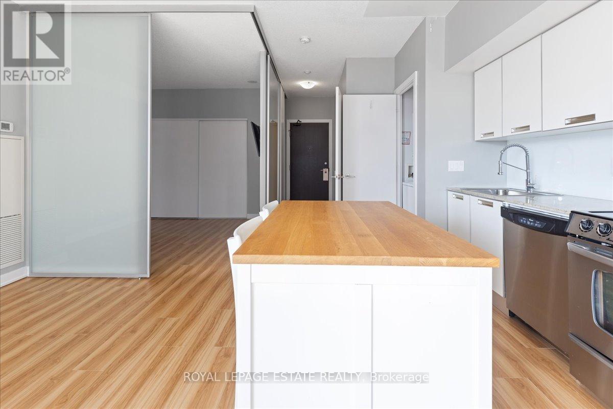 Photo 25 of 811 33 Charles Street E, Toronto ON