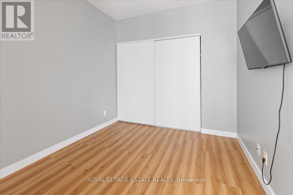 Photo 4 of 811 33 Charles Street E, Toronto ON
