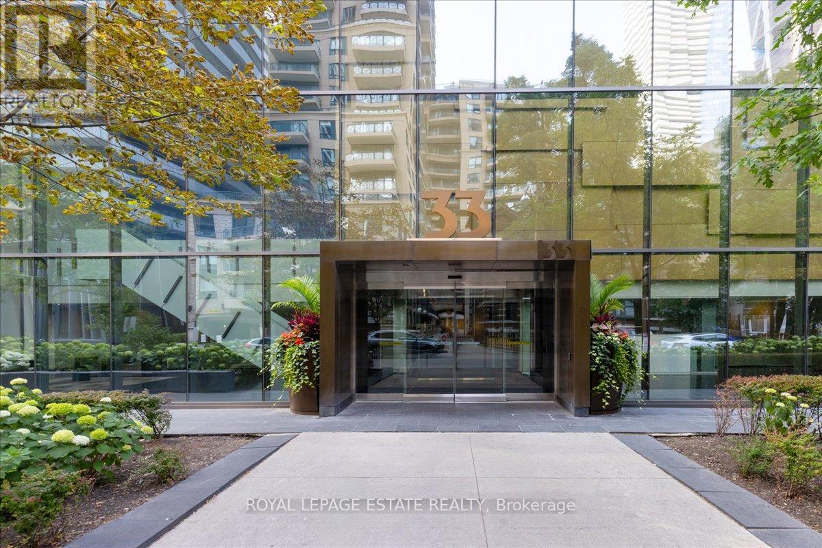 Photo 14 of 811 33 Charles Street E, Toronto ON