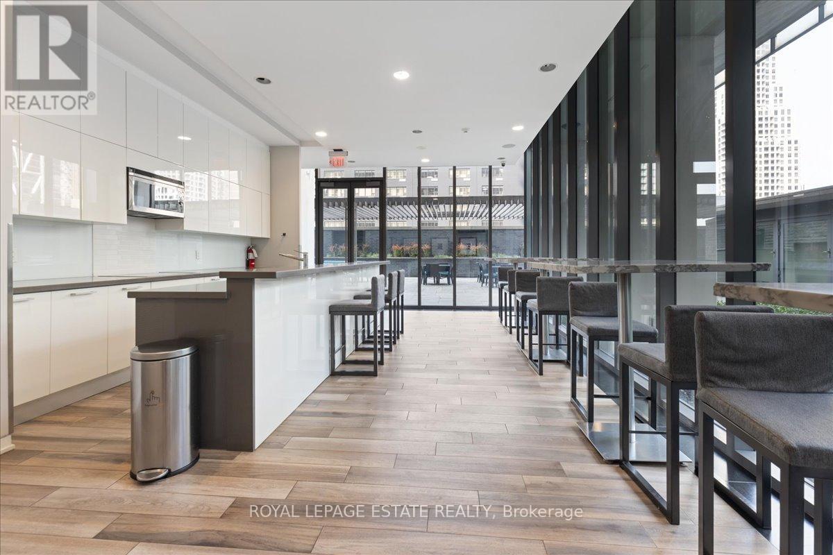 Photo 20 of 811 33 Charles Street E, Toronto ON