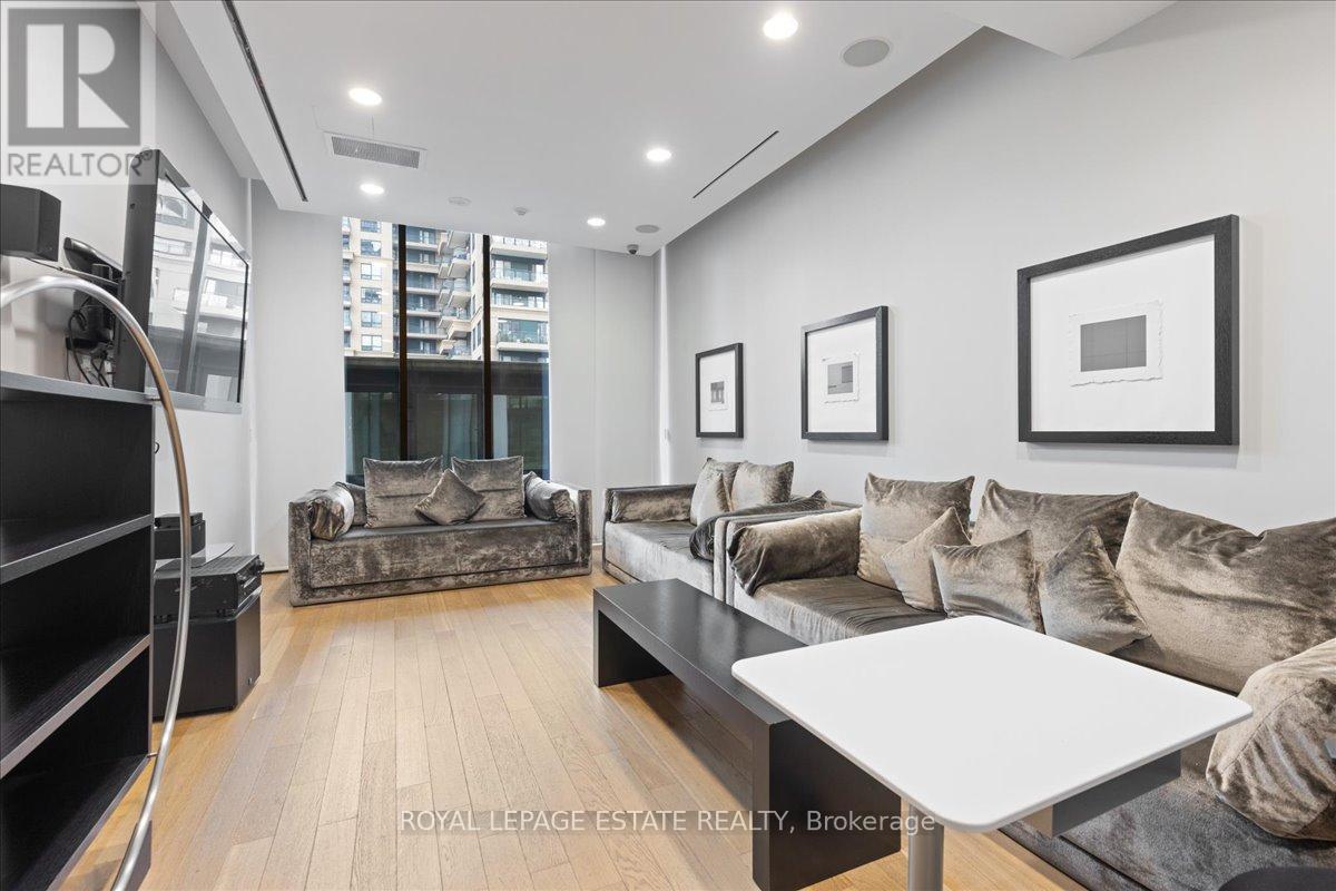 Photo 6 of 811 33 Charles Street E, Toronto ON