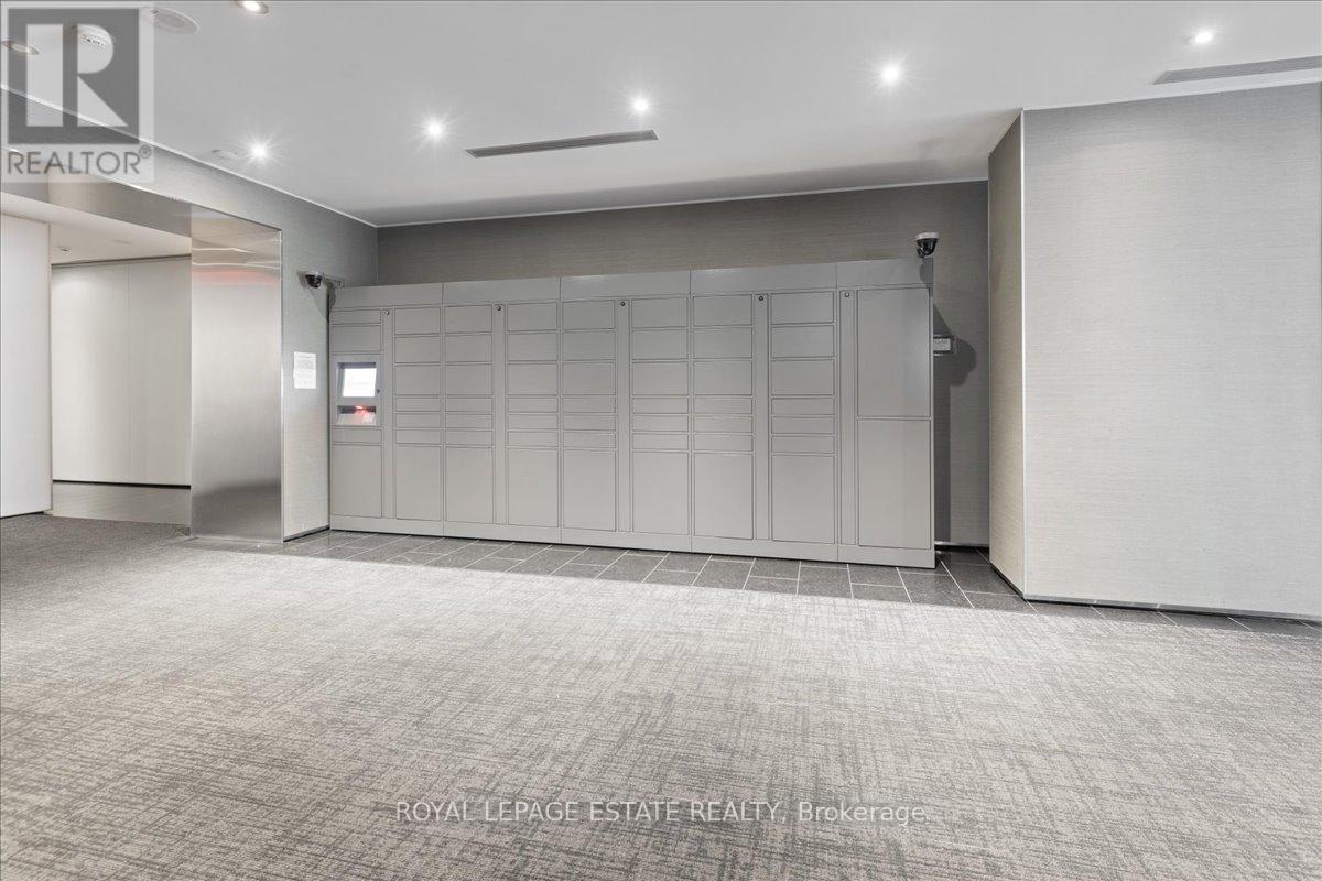 Photo 5 of 811 33 Charles Street E, Toronto ON