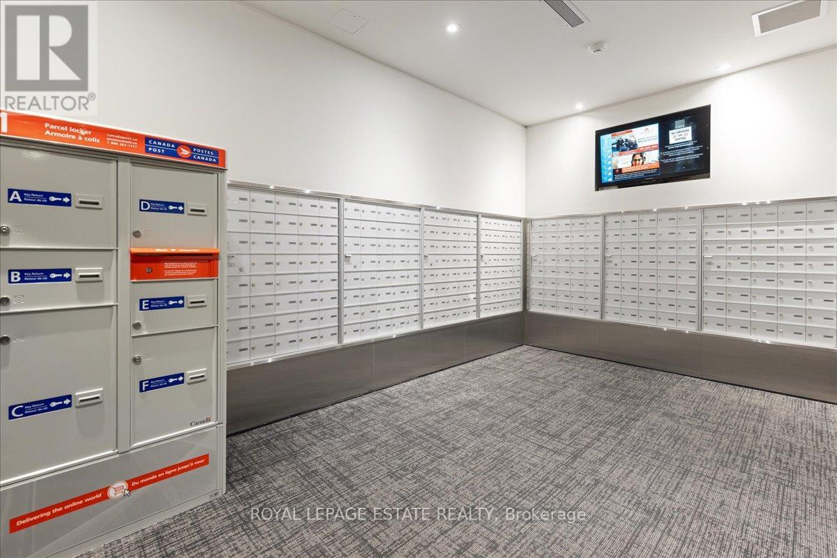 Photo 12 of 811 33 Charles Street E, Toronto ON