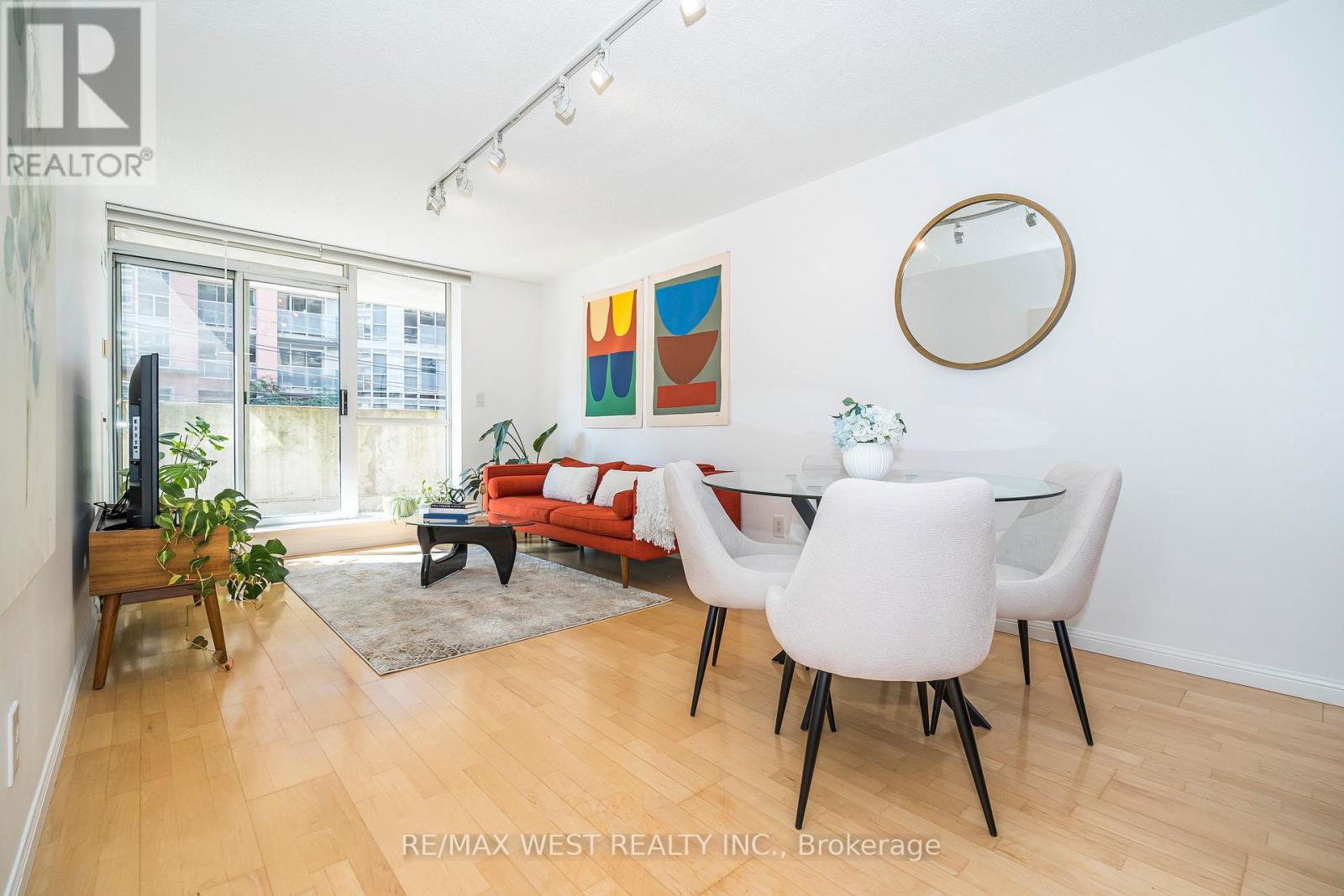 Photo 12 of 209 1000 King Street W, Toronto ON