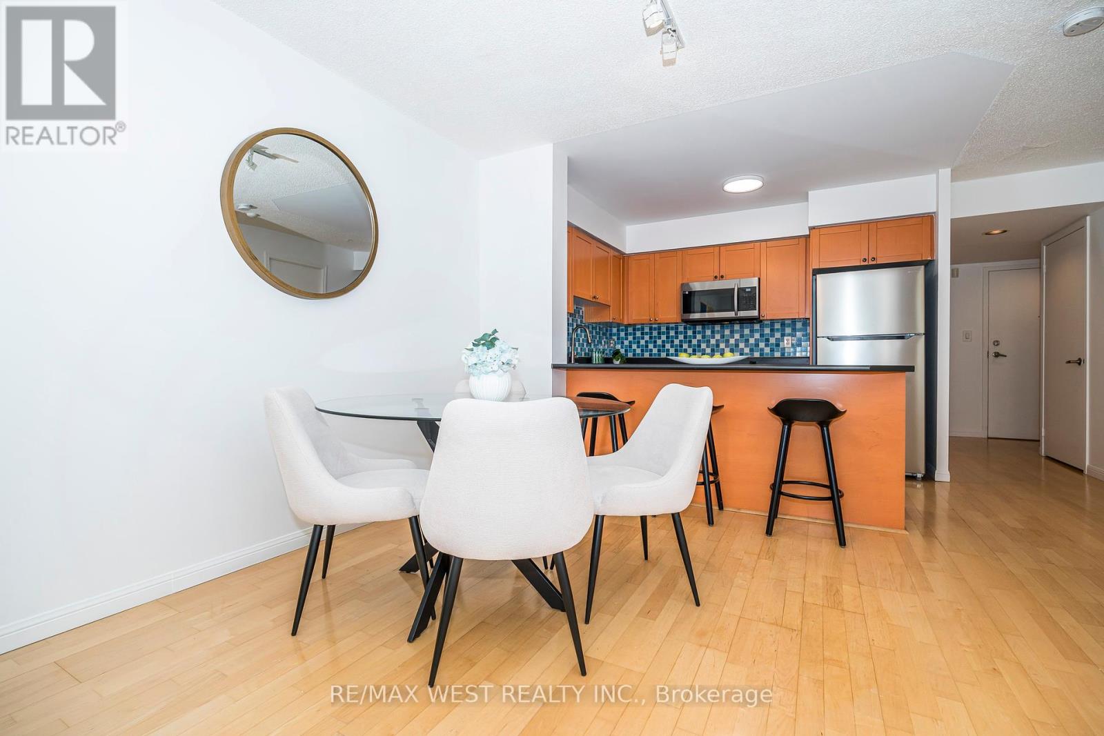 Photo 13 of 209 1000 King Street W, Toronto ON